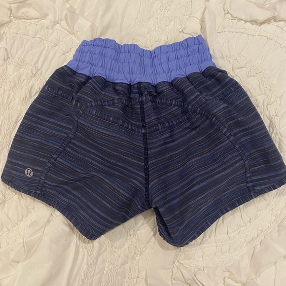 Lululemon Tracker Short II *2-way Stretch Size 2 - Picture 3 of 4